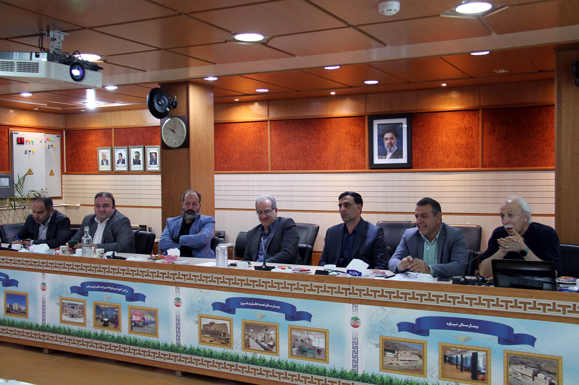 شست بررسی وضعیت پروژه بیمارستان تاکستان با تأکید بر رفع موانع زیرساختی برگزار شد
